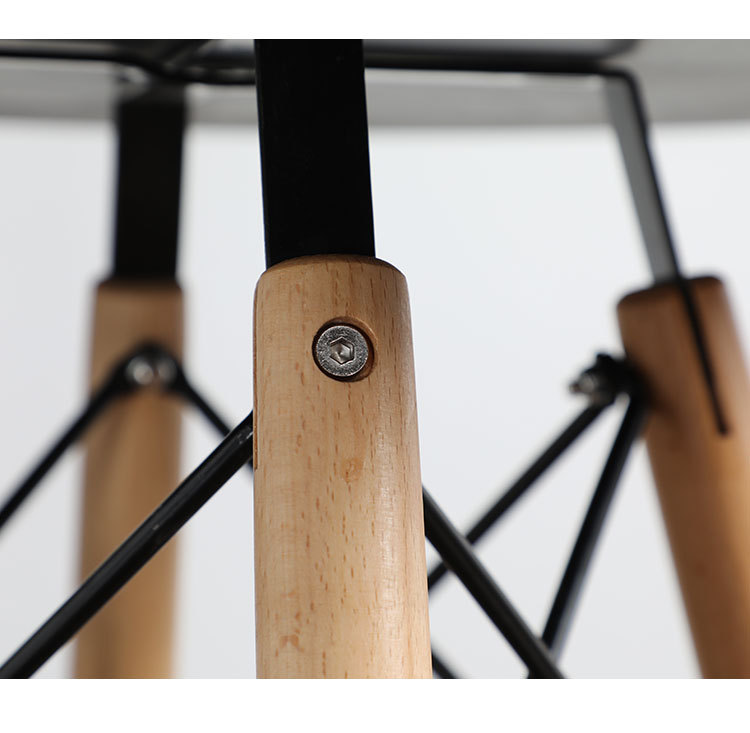 北欧现代时尚简约餐桌家用吃饭实木桌子 伊姆斯洽谈小圆桌(图3)